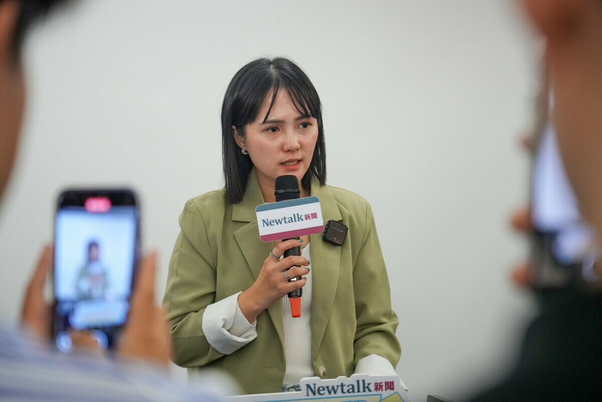 民眾黨發言人吳怡萱接受學員提問。 圖：黃健凌/攝