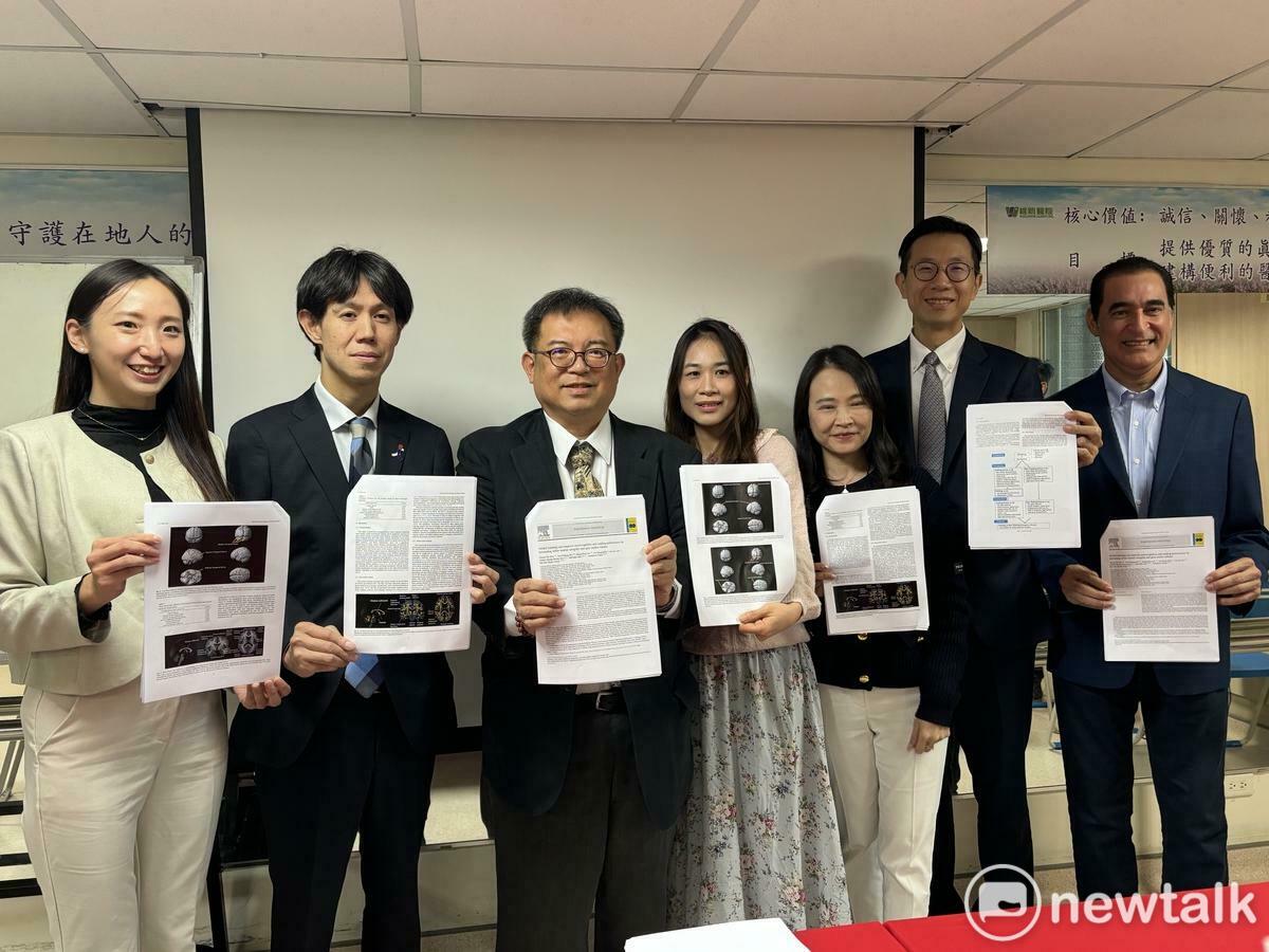 許景琦表示，這項研究經台日攜手合作發現，經過語言訓練的患者，大腦白質密度、灰質體積有明顯提升，有助活化大腦。 圖：唐復年/攝