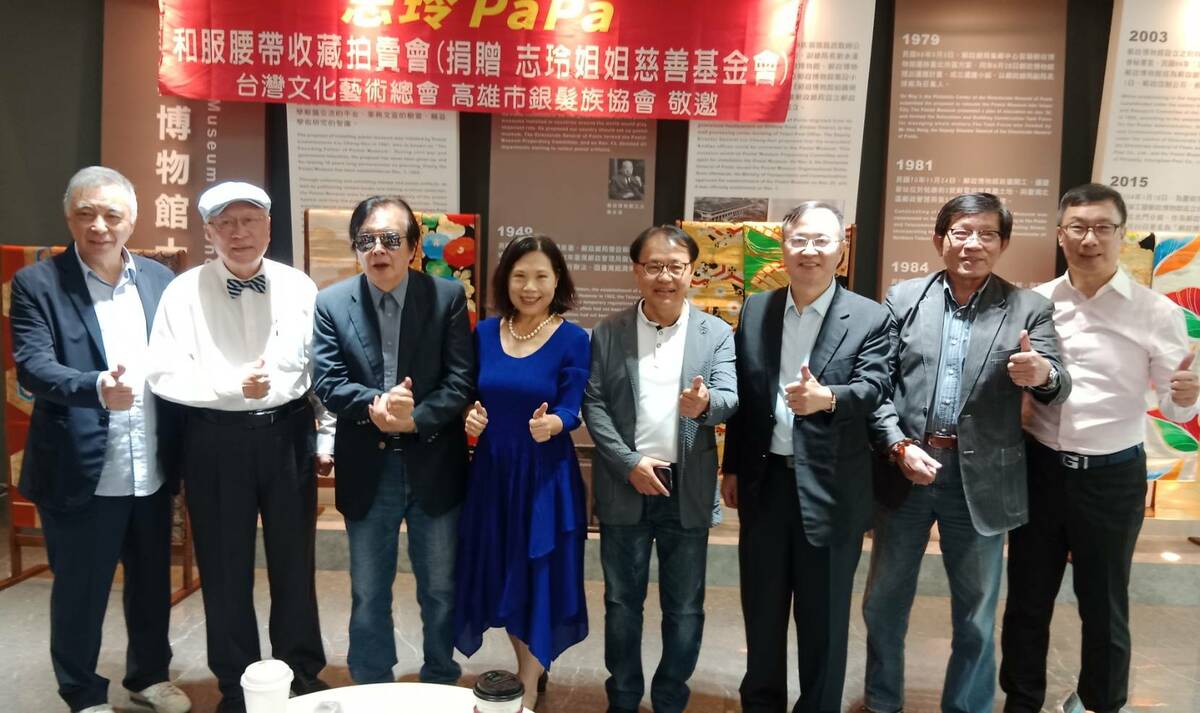 楊順惠、陳永興、林繁男、劉美黛、周朝國、莊尚諭、蕭青杉、鄭勝治(左至右)合影。 圖：孫家銘攝