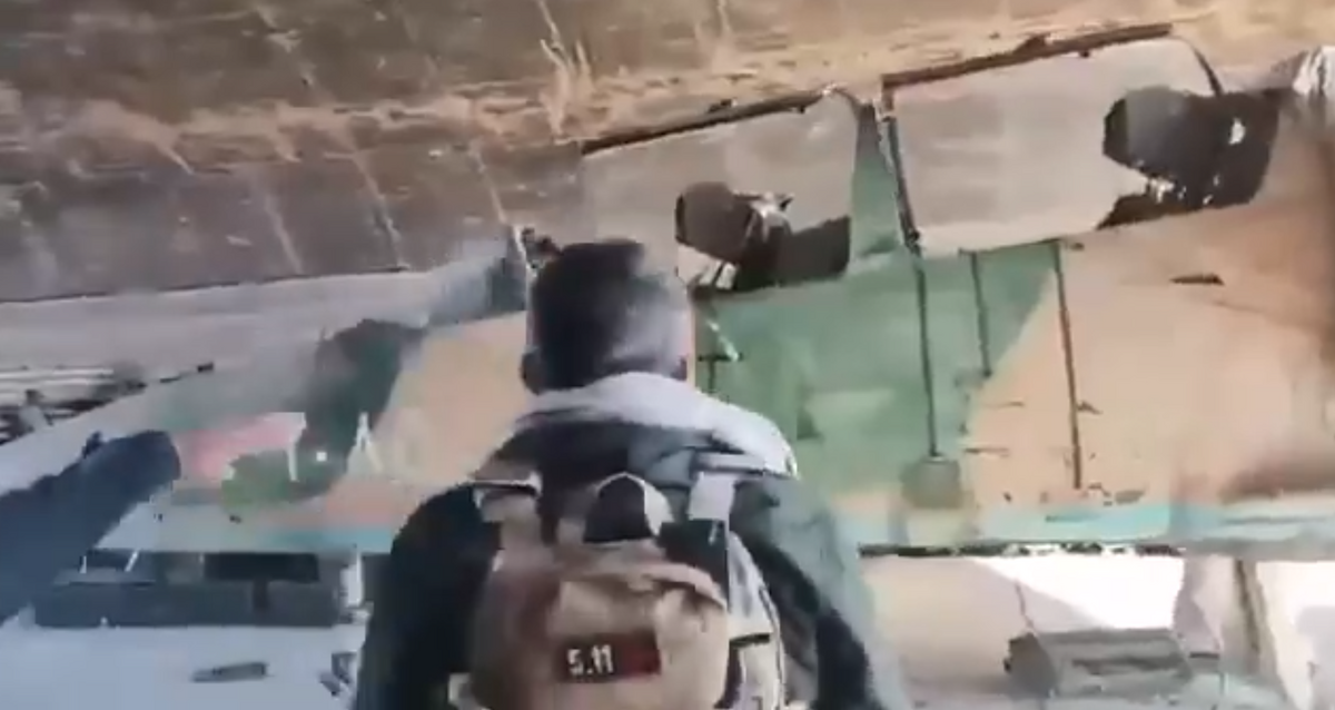 反對派武裝已繳獲大量政府軍的武器、彈藥和飛機。 圖：翻攝自Inty熱點新聞 X 帳號