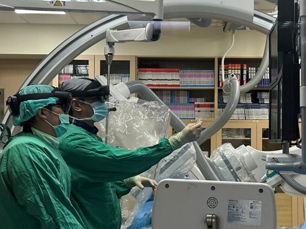 新竹台大運用混合實境技術，成功完成7例冠狀動脈全阻塞手術，創智慧醫療新紀錄。 圖：新竹台大／提供