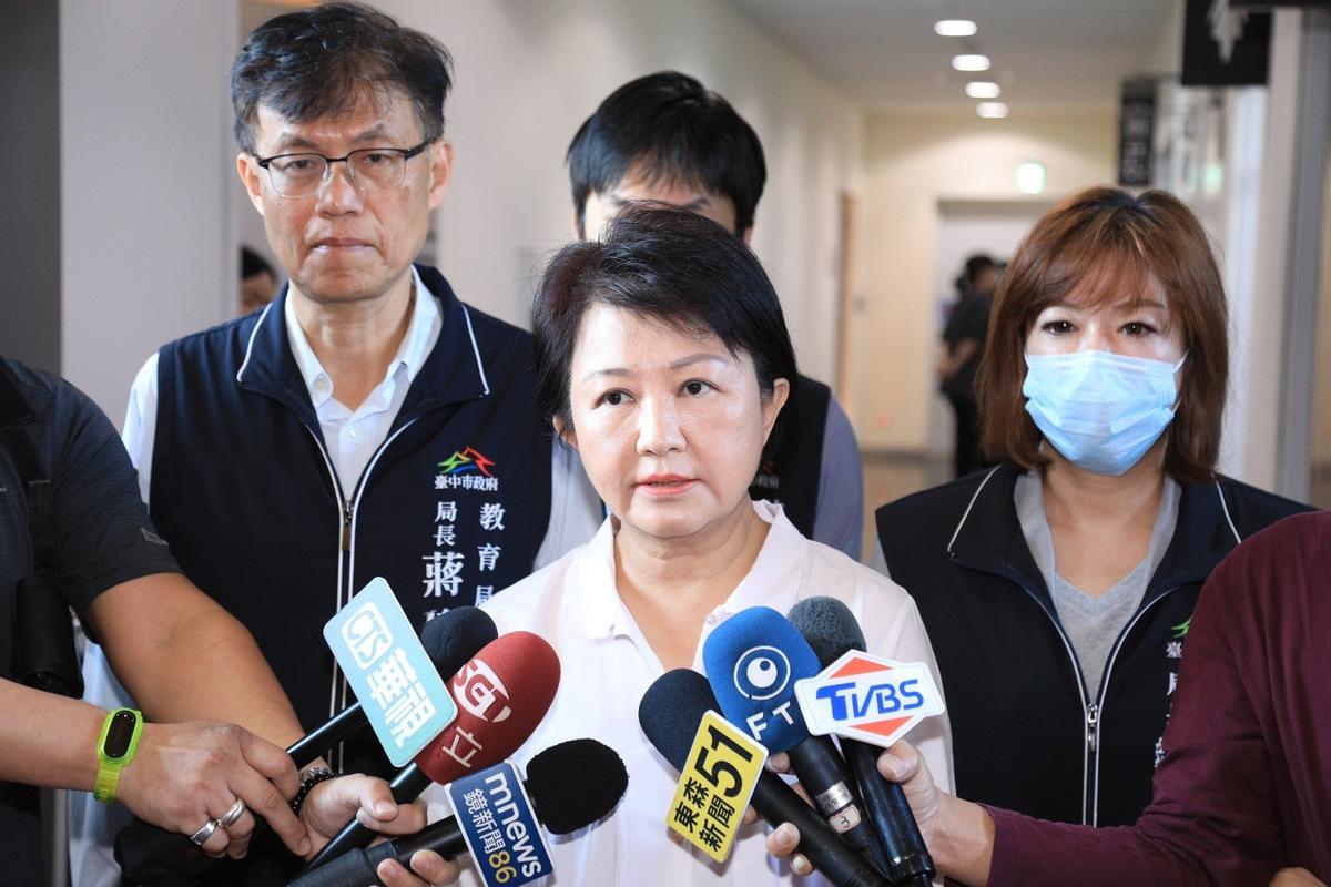 盧秀燕：「我對於這個老師適任與否太早下結論，我必須向這個老師致歉。」 圖：台中市政府/提供