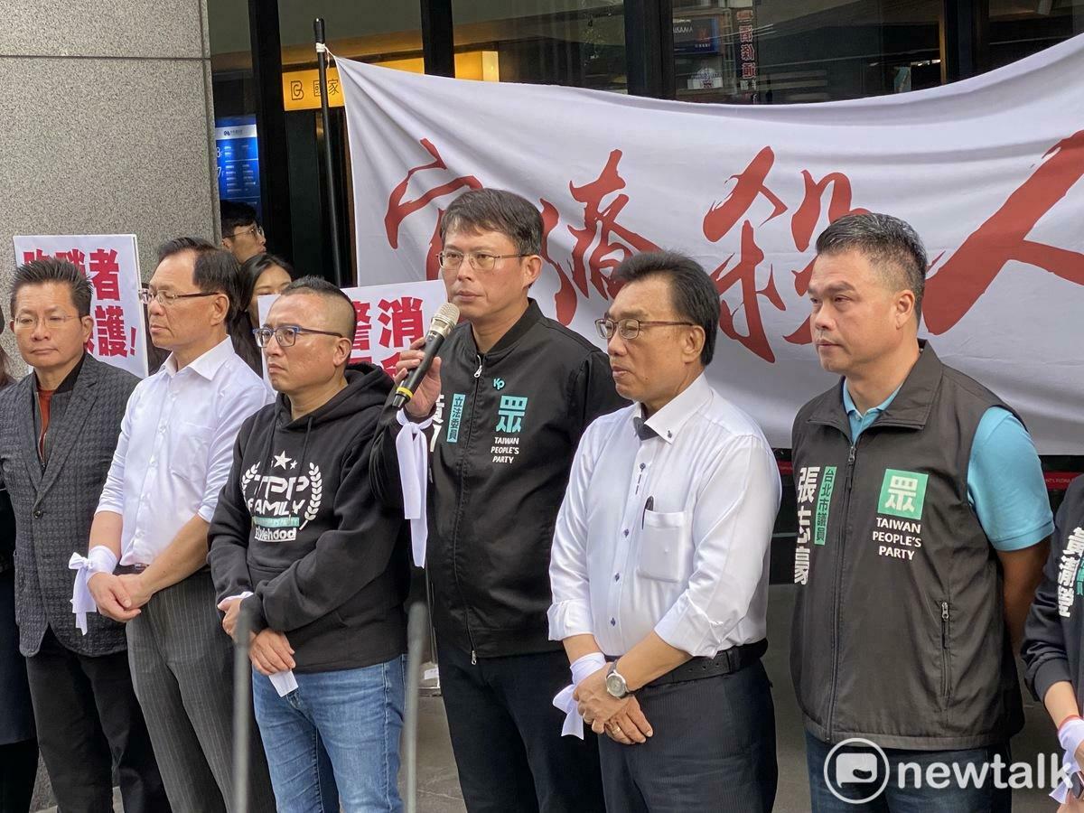 民眾黨立委黃國昌（手持麥克風者）。 圖：周煊惠／攝