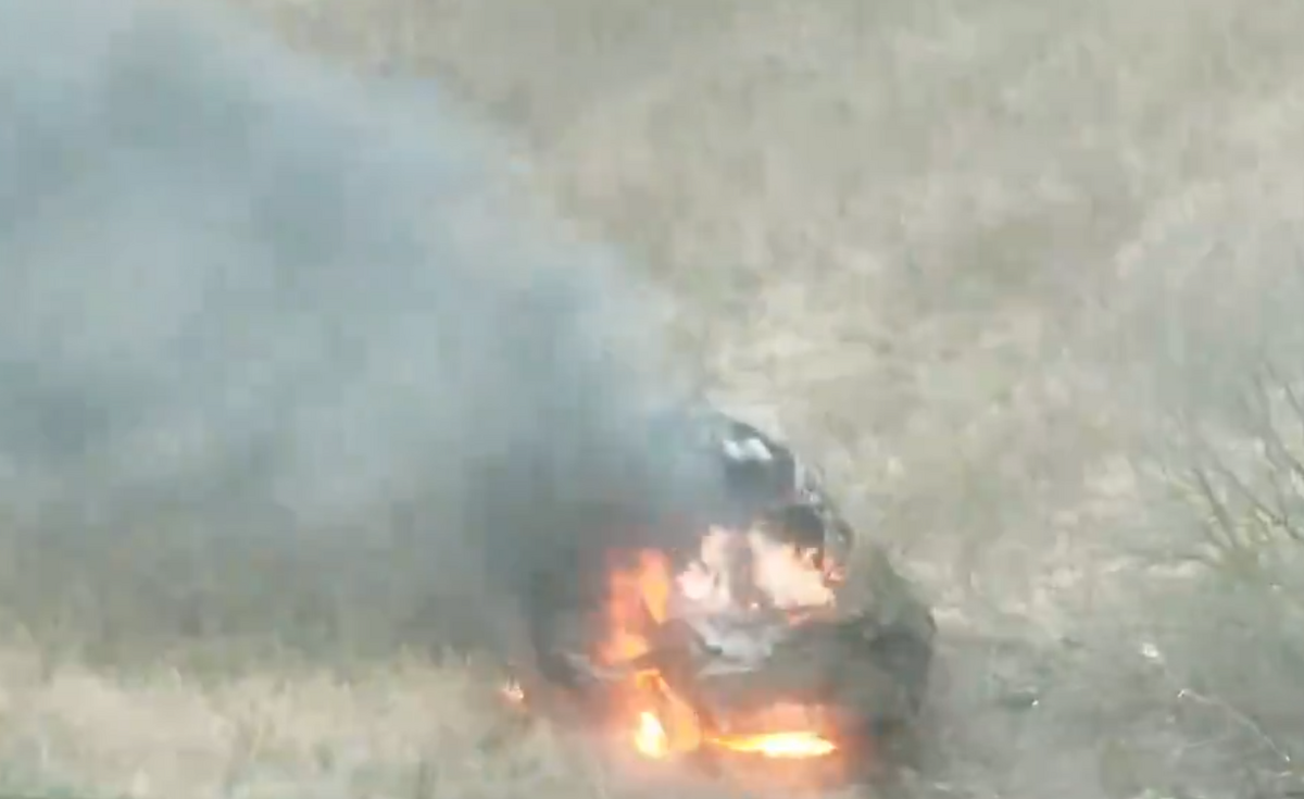 烏軍第 129 國土旅在庫爾斯克普列霍沃附近，摧毀了 3 輛俄軍 BTR-82AT 戰車。 圖：翻攝自 NOELREPORTS X 帳號