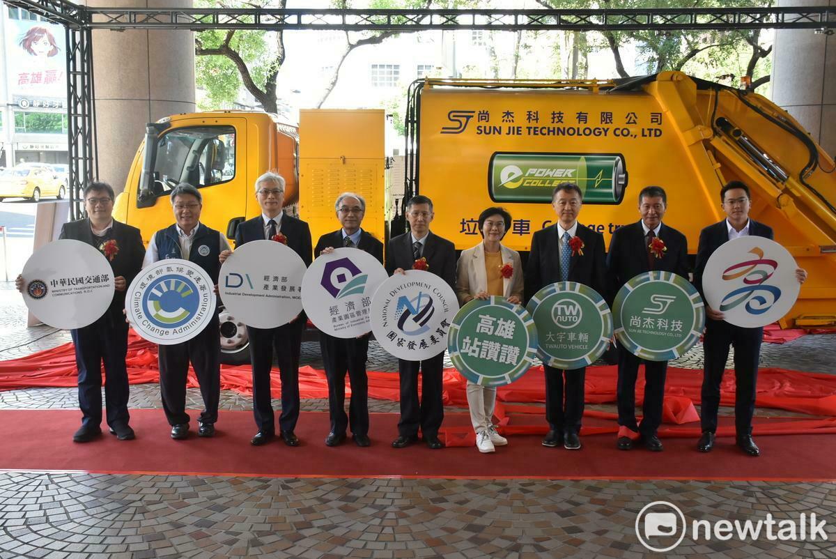 台、韓企業攜手合作的熱帶型氣候專用電動環保車正式啟動。 圖：孫家銘攝