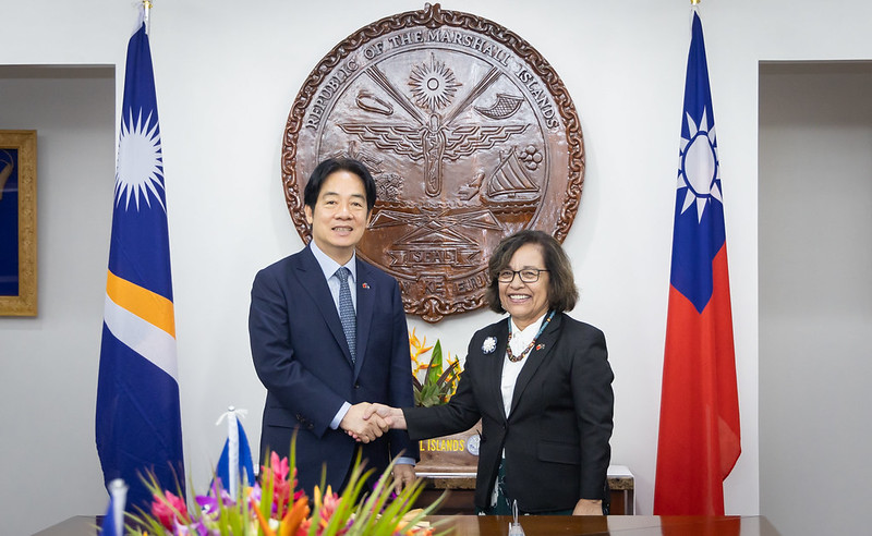 賴清德總統於馬紹爾當地時間3日下午會晤馬國總統海妮（ Hilda C. Heine）及內閣部長 圖：總統府提供