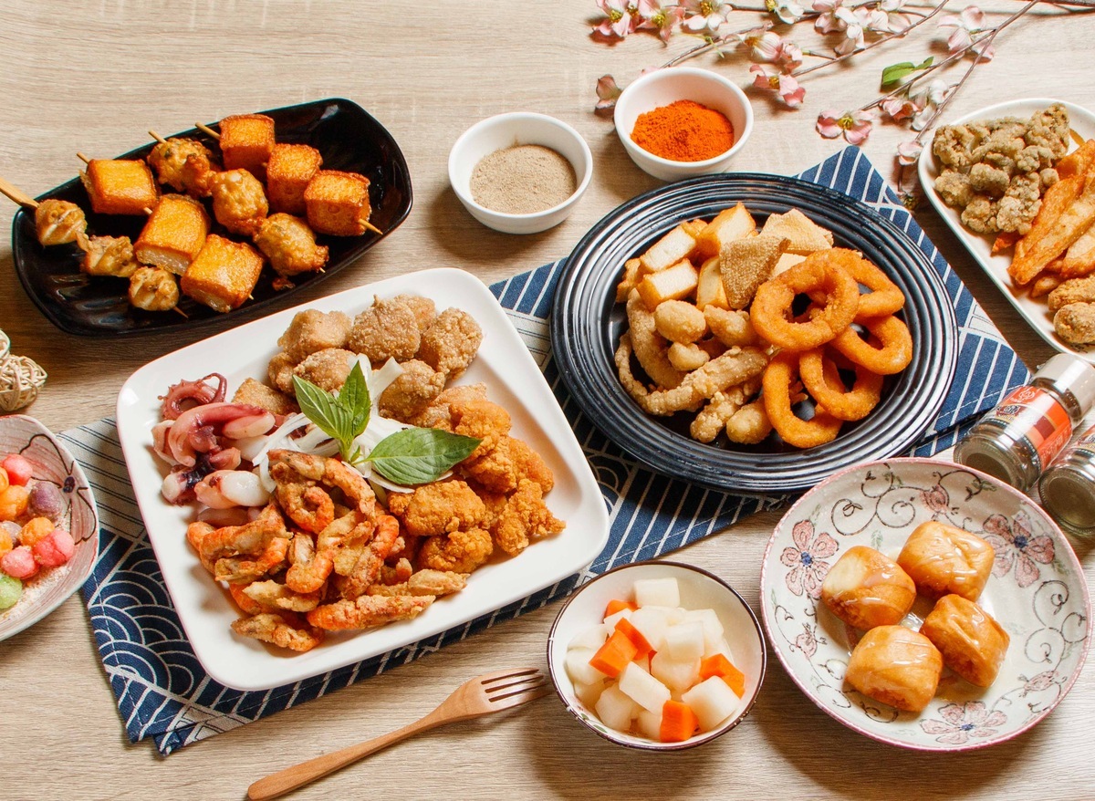 今年高雄鹹酥雞嘉年華活動集結近50家炸物名店。 圖：高雄市觀光局提供