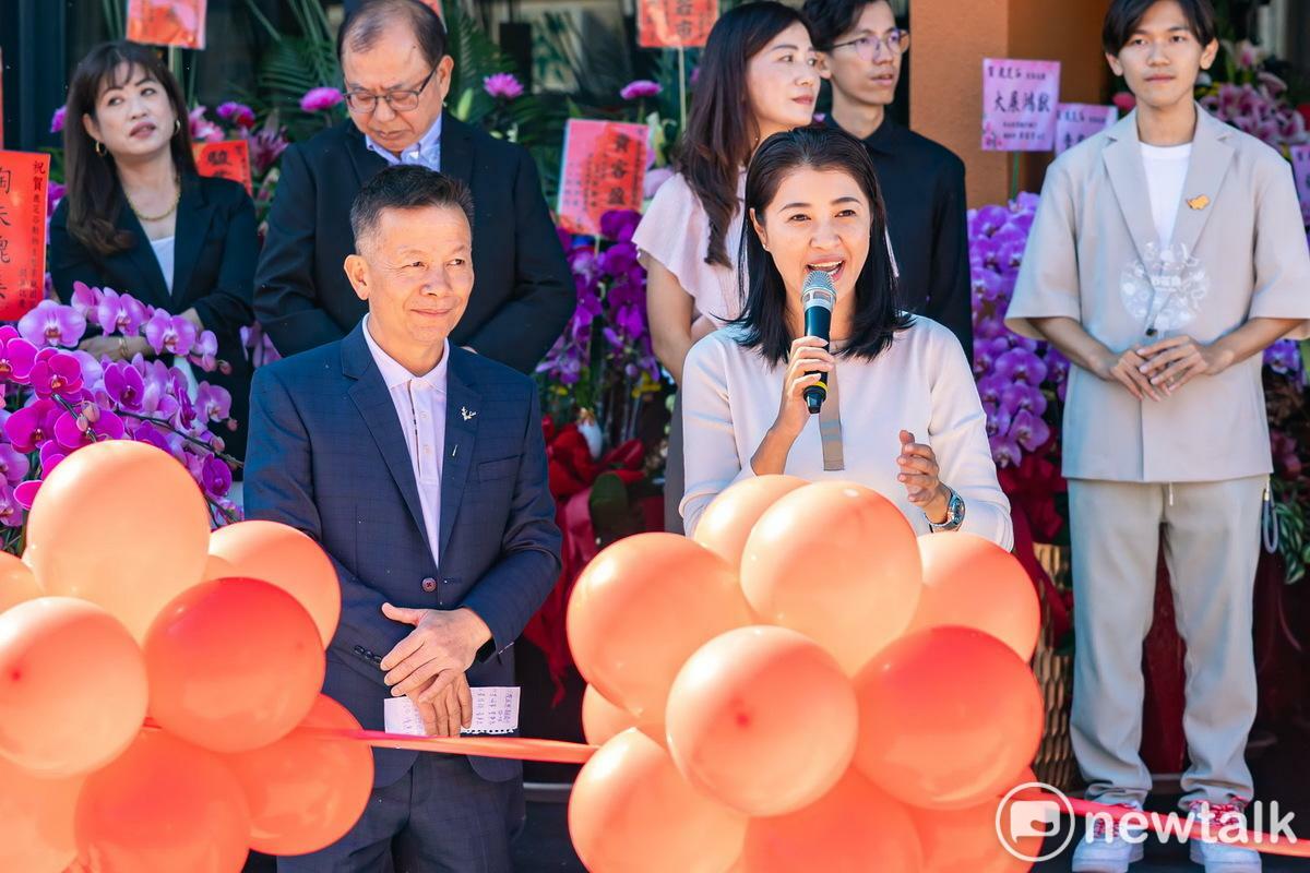 南投縣長許淑華為縣民謀福利，參觀鹿芝谷生態景觀園區可以永久免費入園。 圖：唐復年/攝