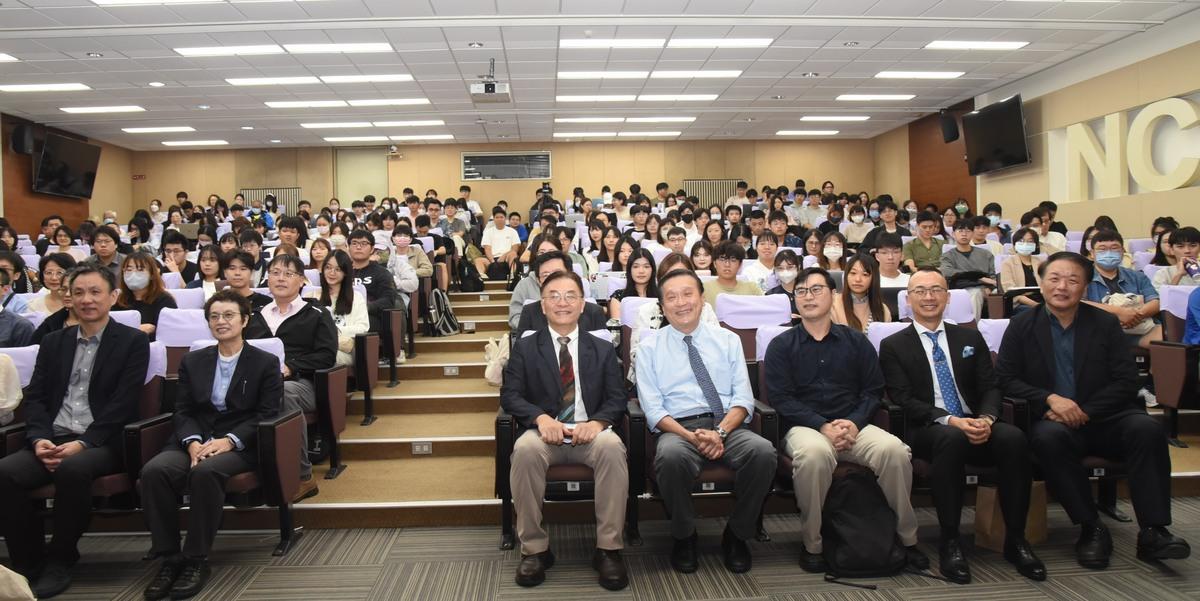 成功大學與中研院、中央廣播電台合辦「川普回歸 探尋台灣新機會」論壇。 圖：成大社會科學院提供
