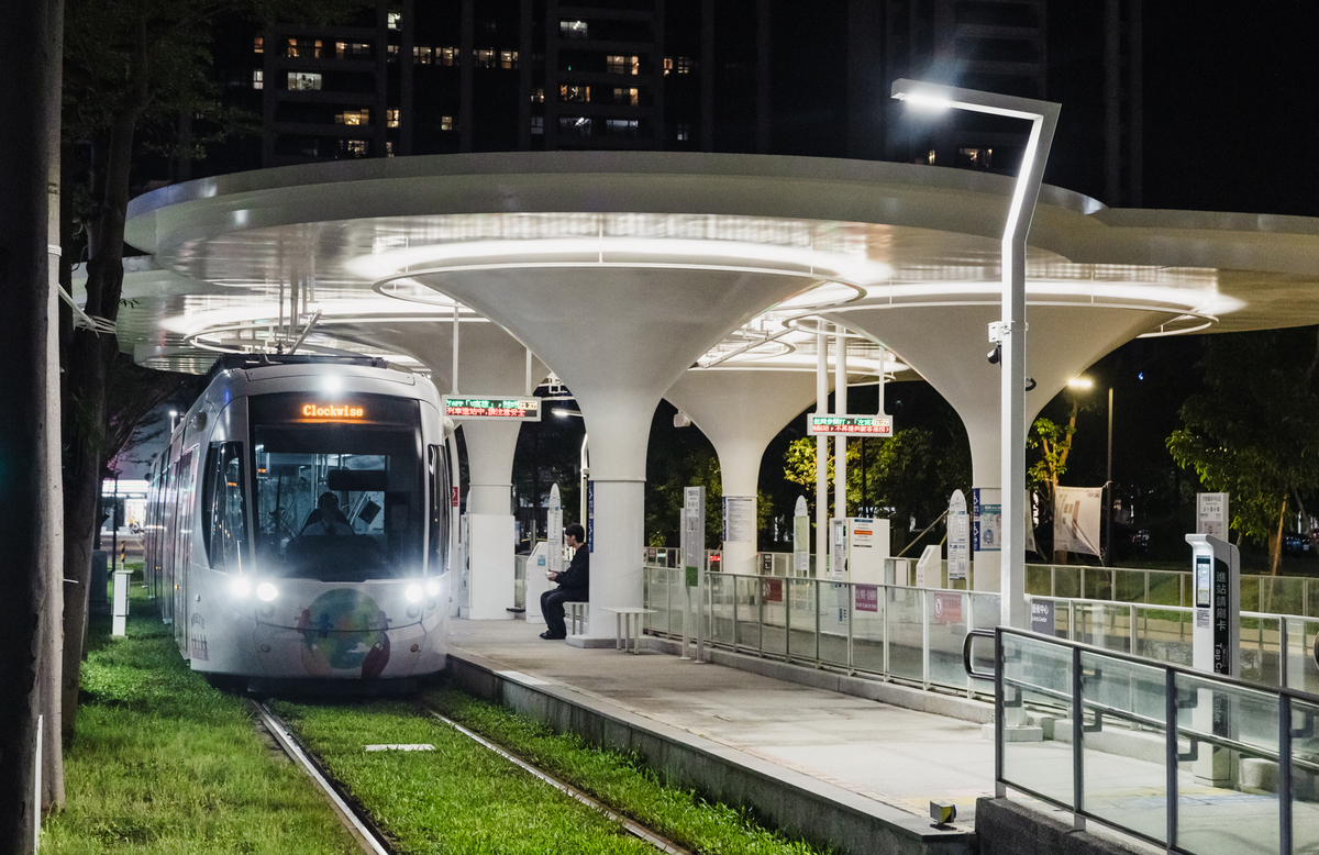 輕軌美術館站12月7日將加開末班車。 圖：高雄市文化局提供