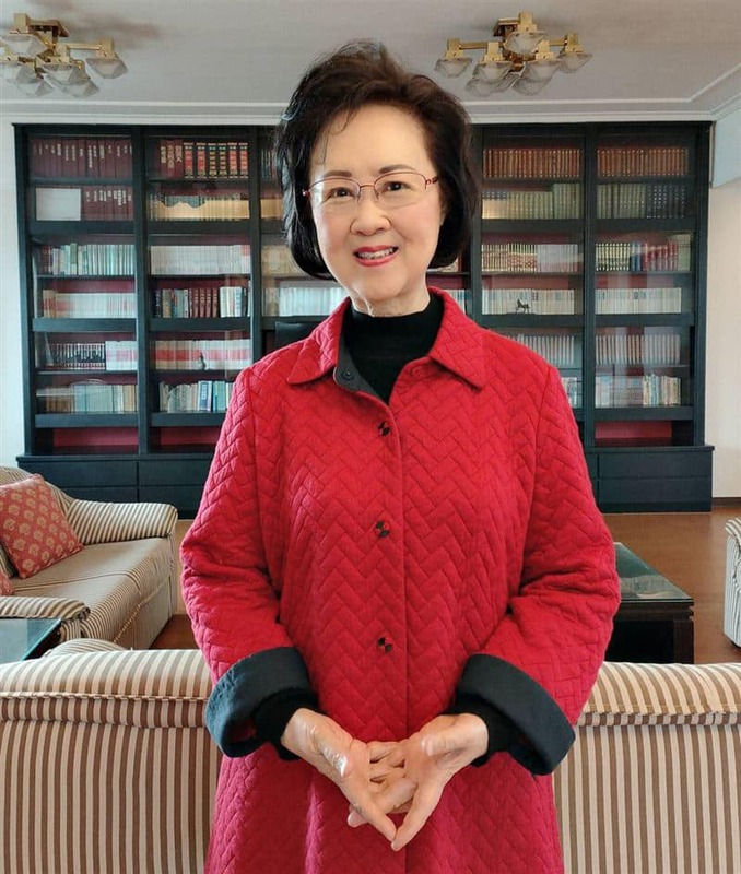 知名作家瓊瑤4日辭世，享壽86歲，家醫科醫師許書華提醒勿美化輕生，呼籲正視生命價值與尊重生命自主權。 圖：翻攝自瓊瑤 臉書專頁