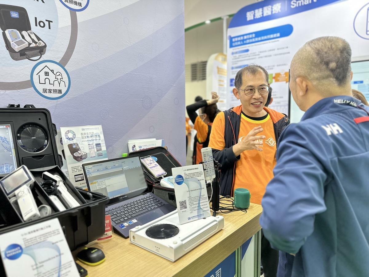 長庚醫科開發高度輕便、可攜行使用之全方位居家醫療照護包，應用場域全面，搭載AI語音辨識，可減輕護理負擔、作業更有效率。 圖：長庚醫科 ／ 提供