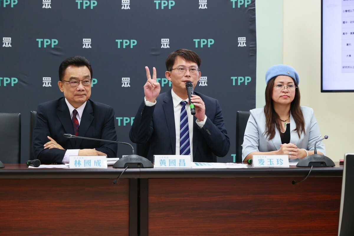 民眾黨團今公布民調是否滿意賴政府本次處理勞動部霸凌案，有58.1%民眾不滿賴政府這次事件處理方式，另有近5成民眾不滿洪申翰接任勞動部長的這項人事安排。 圖：民眾黨團 / 提供