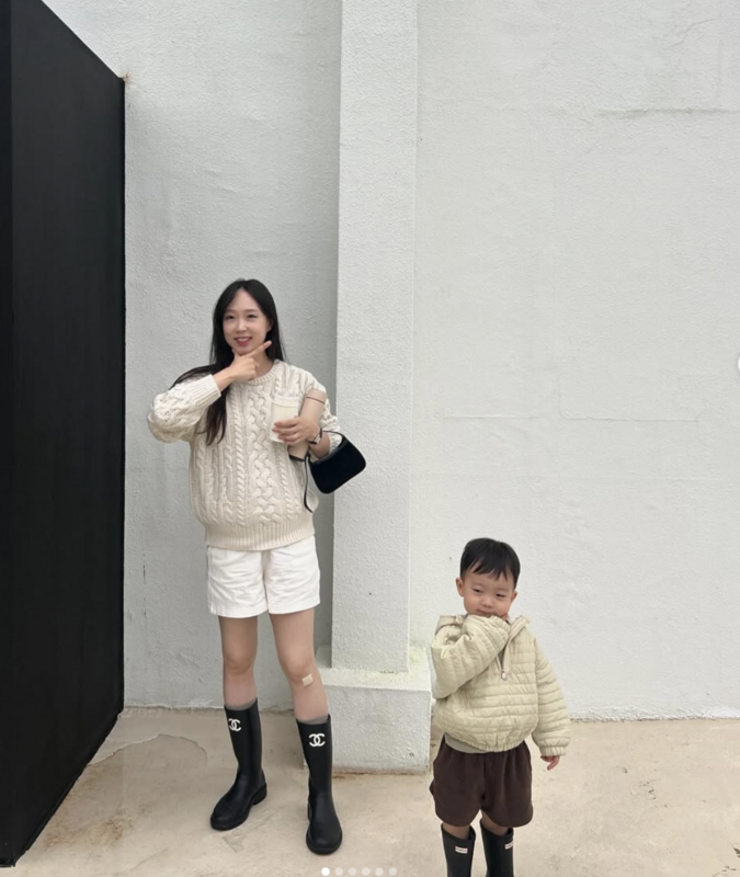 YouTuber「泰可愛家」因兒子泰河的可愛日常而爆紅，近日泰河因遭路上粉絲突然觸摸，讓媽媽不滿發文遏止，卻意外引起爭議。 圖：攝自IG／ lovyuna