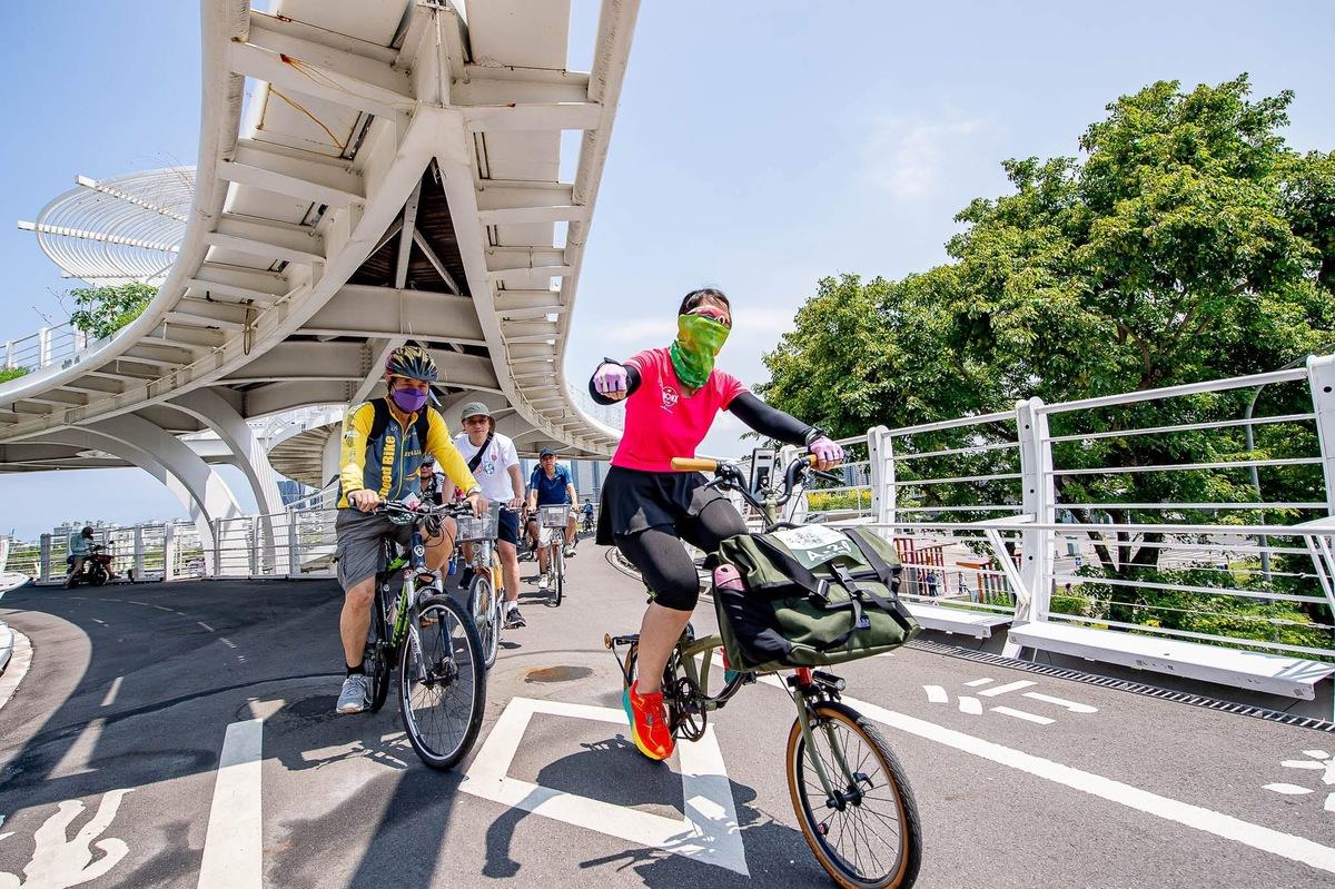 「高雄乘風而騎」結合山、河、海、港等元素，也搭配各區特色、產業及在地美食。 圖：高雄市觀光局提供