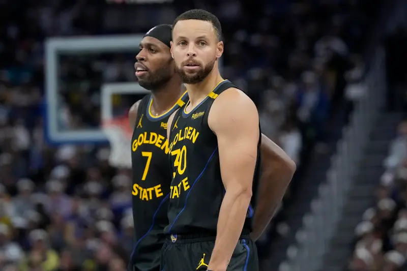 ▲勇士當家球星Stephen Curry今天再度因膝傷管理缺陣，加上Draymond Green也無法出賽，恐怕中斷跨季對陣火箭的14連勝。（圖／美聯社／達志影像）