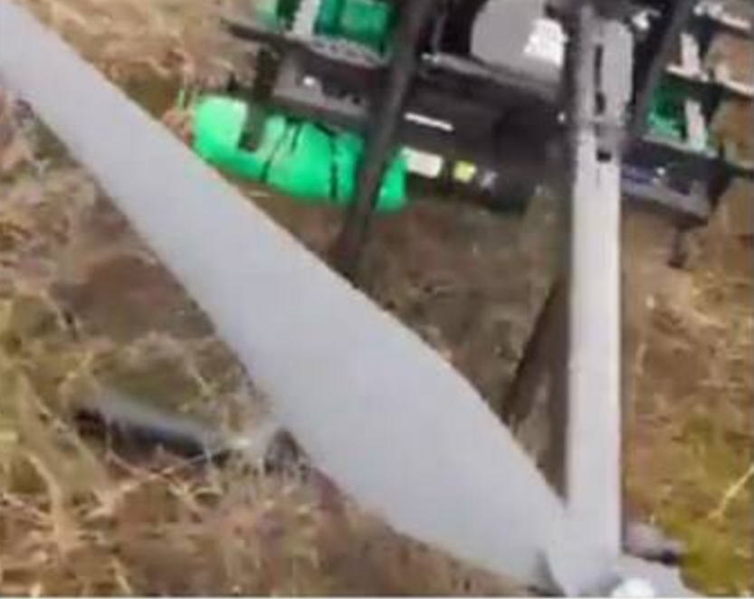 烏克蘭軍隊也研發了新型軍用「光纖六旋翼轟炸無人機」，可不受俄軍電子干擾。