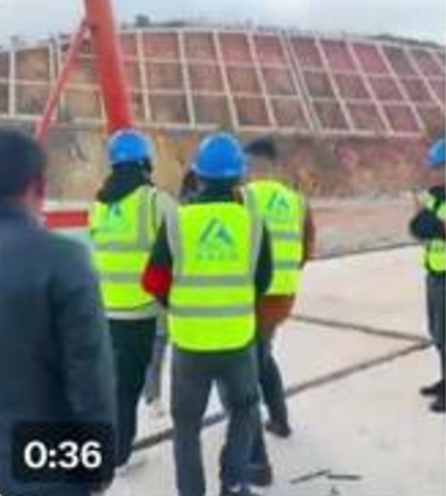 雲南省六冶公司的農民工在經歷三年討薪未果後，遭到公司工作人員的暴力驅趕。 圖 : 翻攝自新滑射/ X