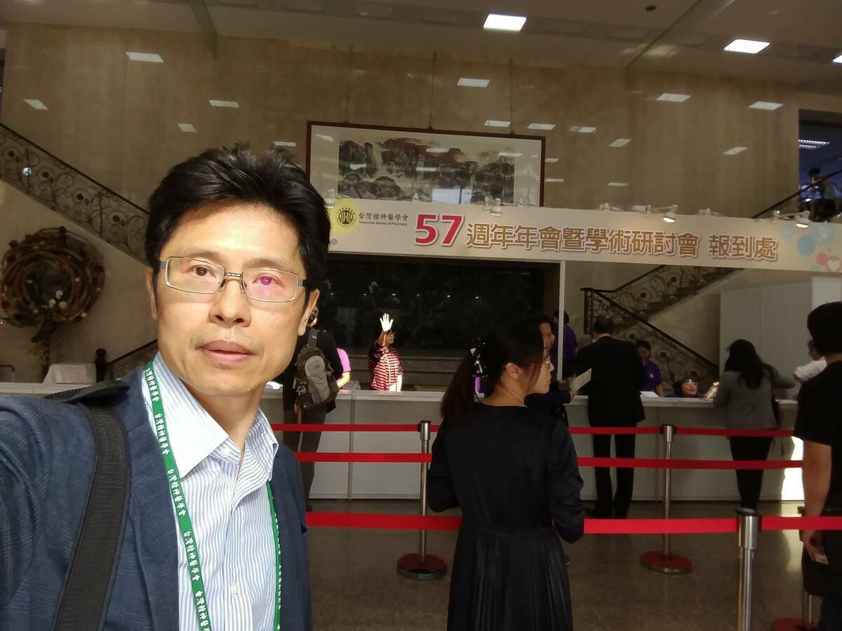 名醫沈政男直指，若賴清德民調持續下滑，恐將成為「大罷免的破口」，預言朝野大亂鬥「好戲就要上場」。 圖：翻攝自沈政男臉書