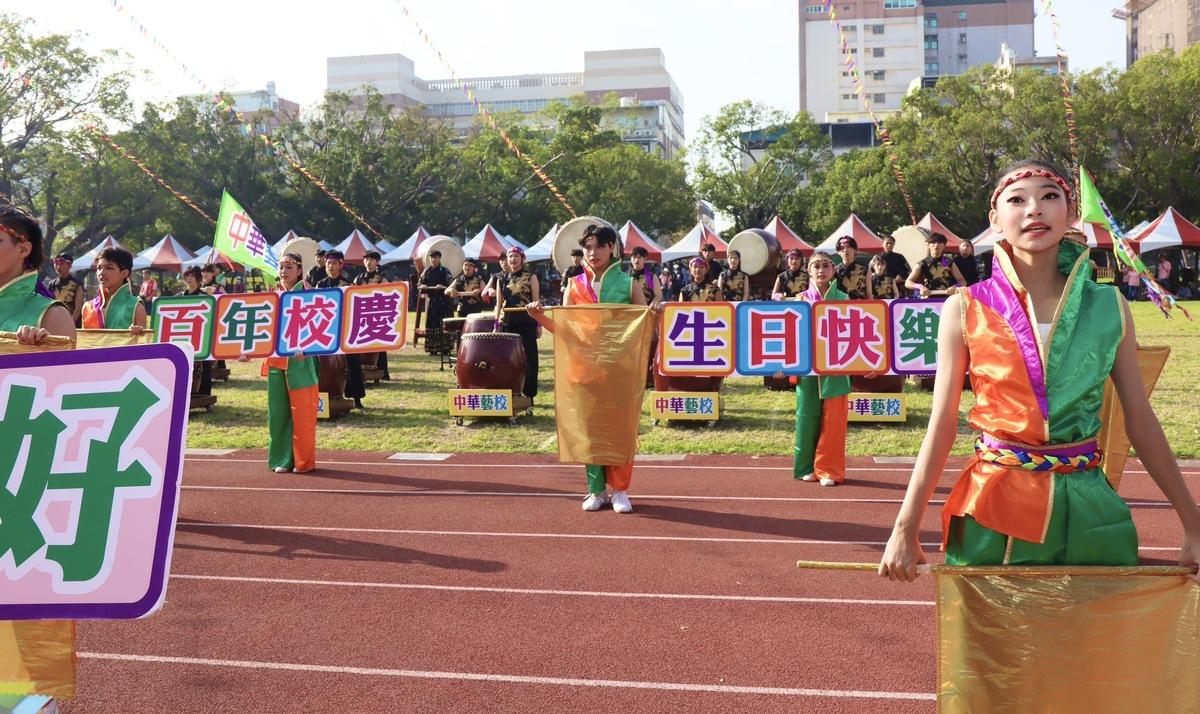 鹽埕國小百年校慶精彩活動。 圖：高雄市教育局提供