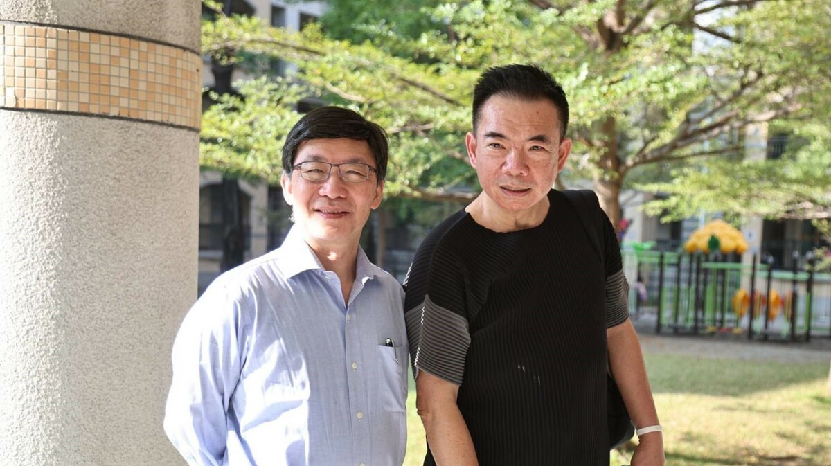 曾被美國媒體譽為「華人世界拿破崙」的陳勁甫(左)，與姜國良(右)從國小至今情誼深厚。 圖：姜國良提供