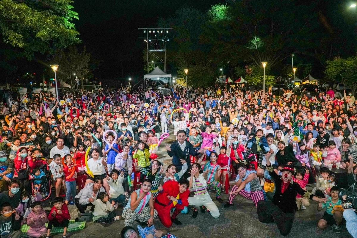 立委賴瑞隆「小鴨爸爸的馬戲派對」現場擠爆上千人。 圖：賴瑞隆服務處提供