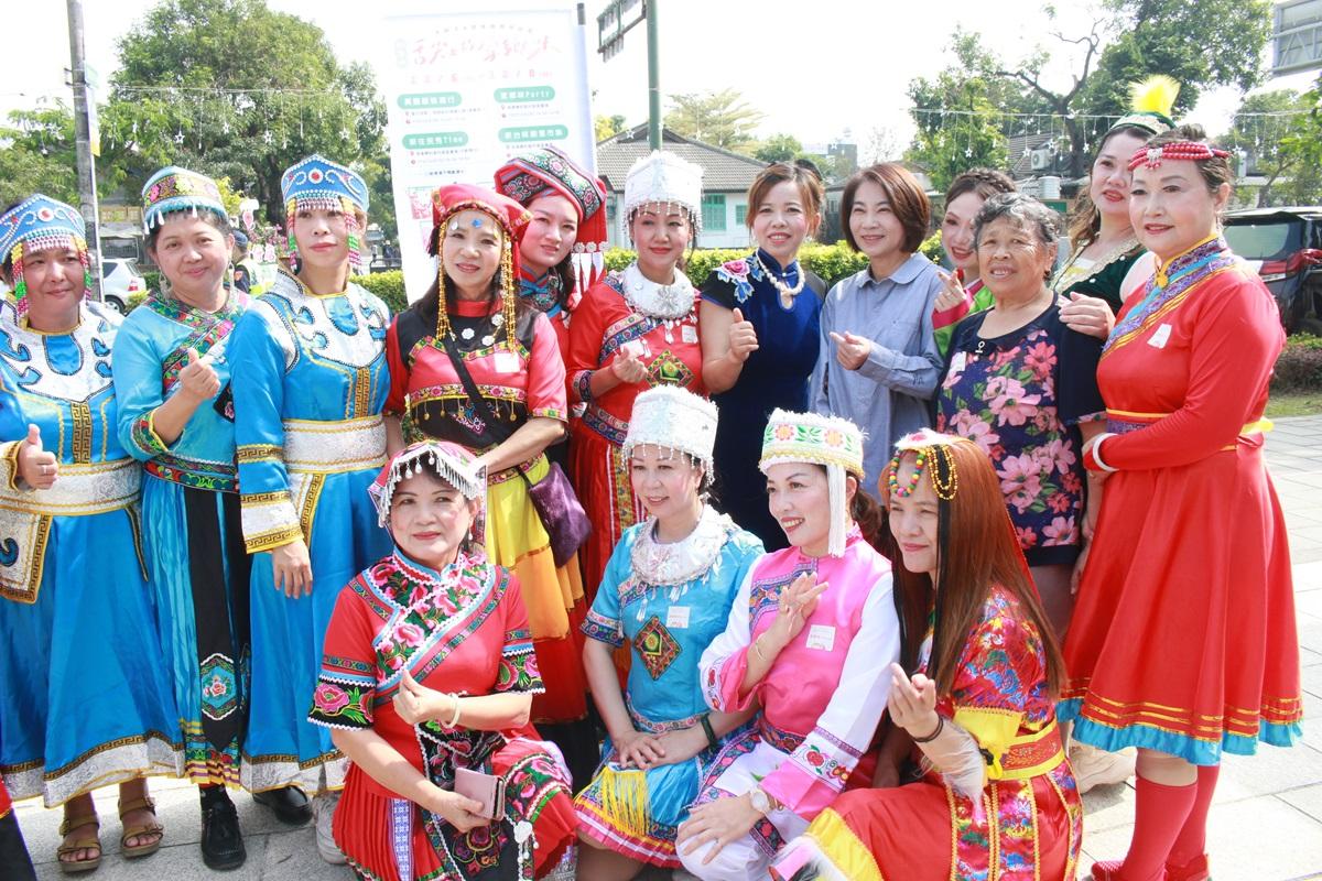 新住民穿上傳統家鄉服飾出席屏東國際移民節活動。 圖：屏東縣政府提供