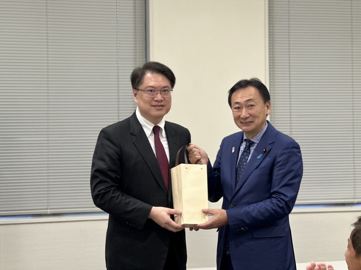 民進黨秘書長林右昌昨(7)日抵達大阪與十多位日本大阪維新之會核心人士進行閉門會談。 圖：民進黨/提供