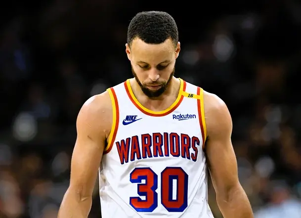 ▲Stephen Curry近期因膝傷常常進入傷兵名單，球團積極找尋助手。（圖／美聯社／達志影像）