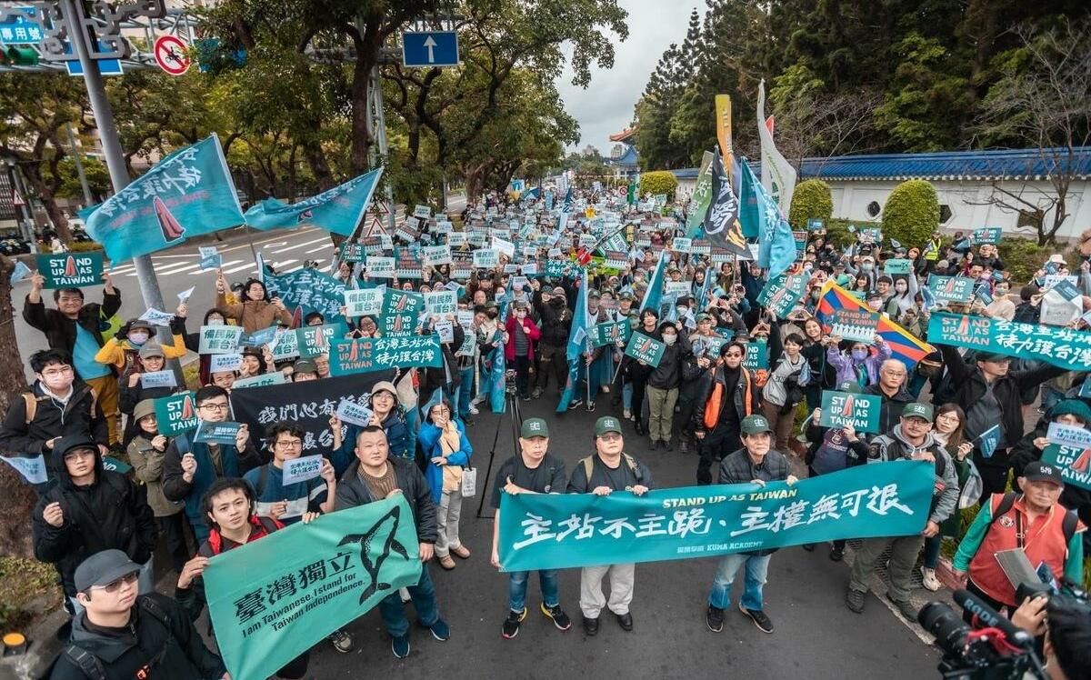 「台灣主站派，接力護台灣」最終站 千人完成排字「DEFEND TAIWAN」