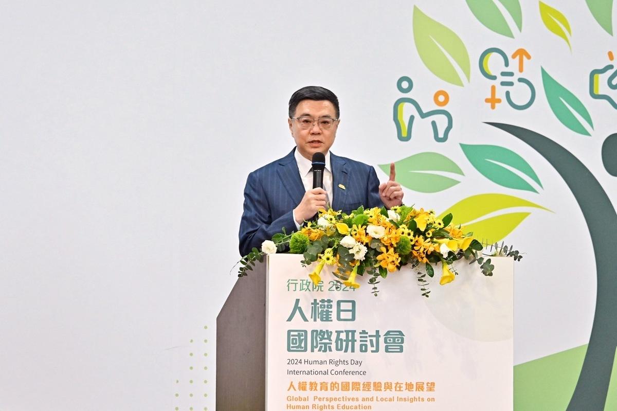 行政院長卓榮泰今（9）天下午出席由行政院人權及轉型正義處舉辦的「2024人權日國際研討會」致詞時指出，政院極力遏止霸凌文化，霸凌申訴平台也預計本週上線，但國會也應該徹底檢討對罵、咆哮、拍桌的霸凌樣態。 圖：行政院提供