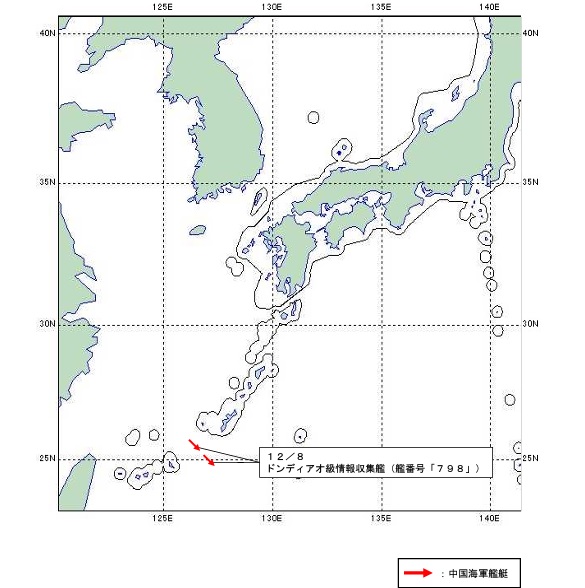 在 8 日晚間 7 點，中國的 815 型電子偵察建「玉衡號」(舷號 798 )穿越宮古海峽。 圖：翻攝自 日本統合幕僚監部