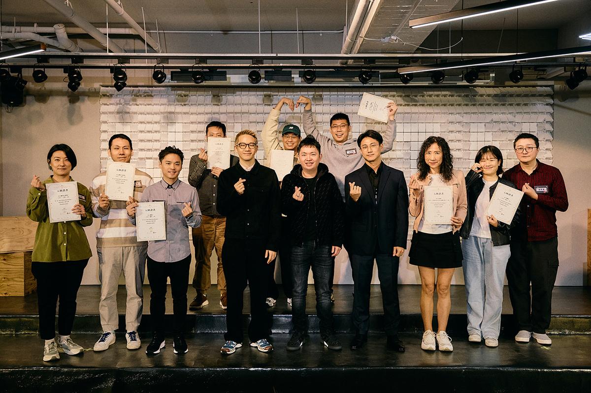 第一屆《Your Vision，Our Mission》華語原創長片故事徵件活動，長片劇本類入圍者開心合影。 圖：網銀國際影視／提供