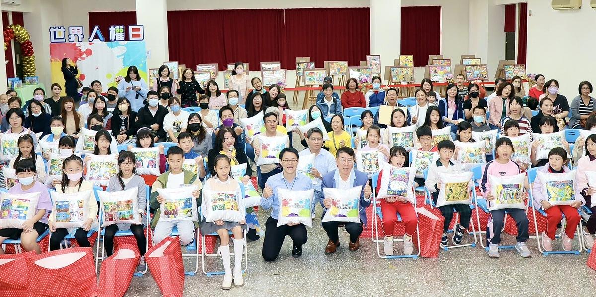 高市教育局響應世界人權日，舉辦中小學人權教育宣導學生學藝競賽頒獎典禮。 圖：高雄市教育局提供