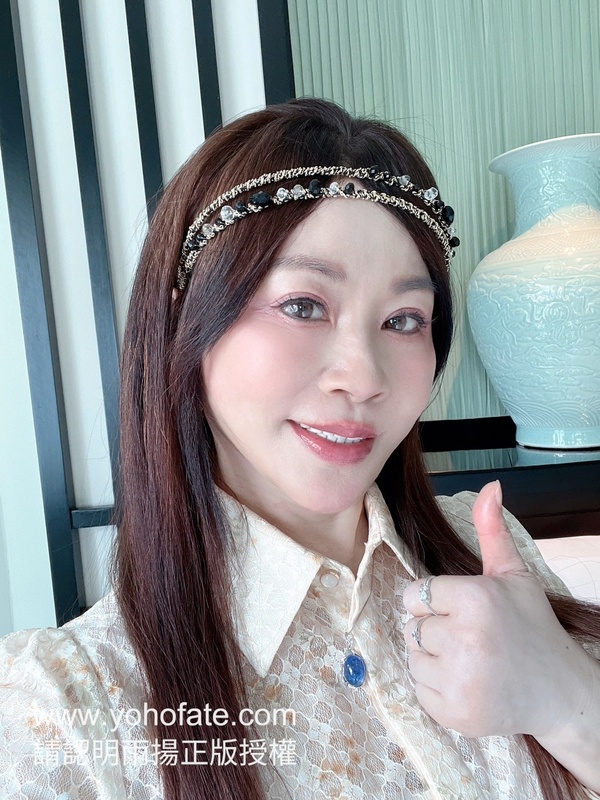 知名命理師雨揚老師，是業界有名的心靈導師，她目前任職雨揚國際董事長。  圖：翻攝自雨揚樂活家族臉書