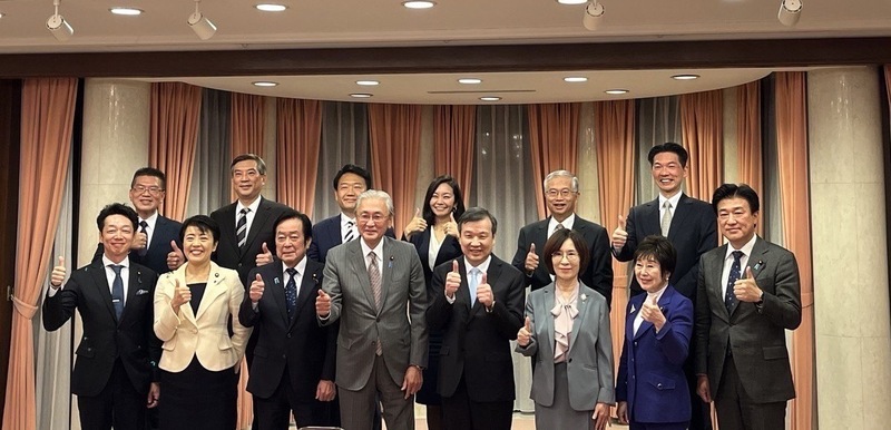 李逸洋11月接受日本「產經新聞」、日本放送協會（NHK）專訪、投書「日本經濟新聞」等，努力為台灣發聲。NHK以「與中國如何對峙」為題，探討如何因應緊張升高的台海，專訪內容持續顯著刊登於網站。 圖:駐日代表處提供/中央社記者楊明珠東京傳真