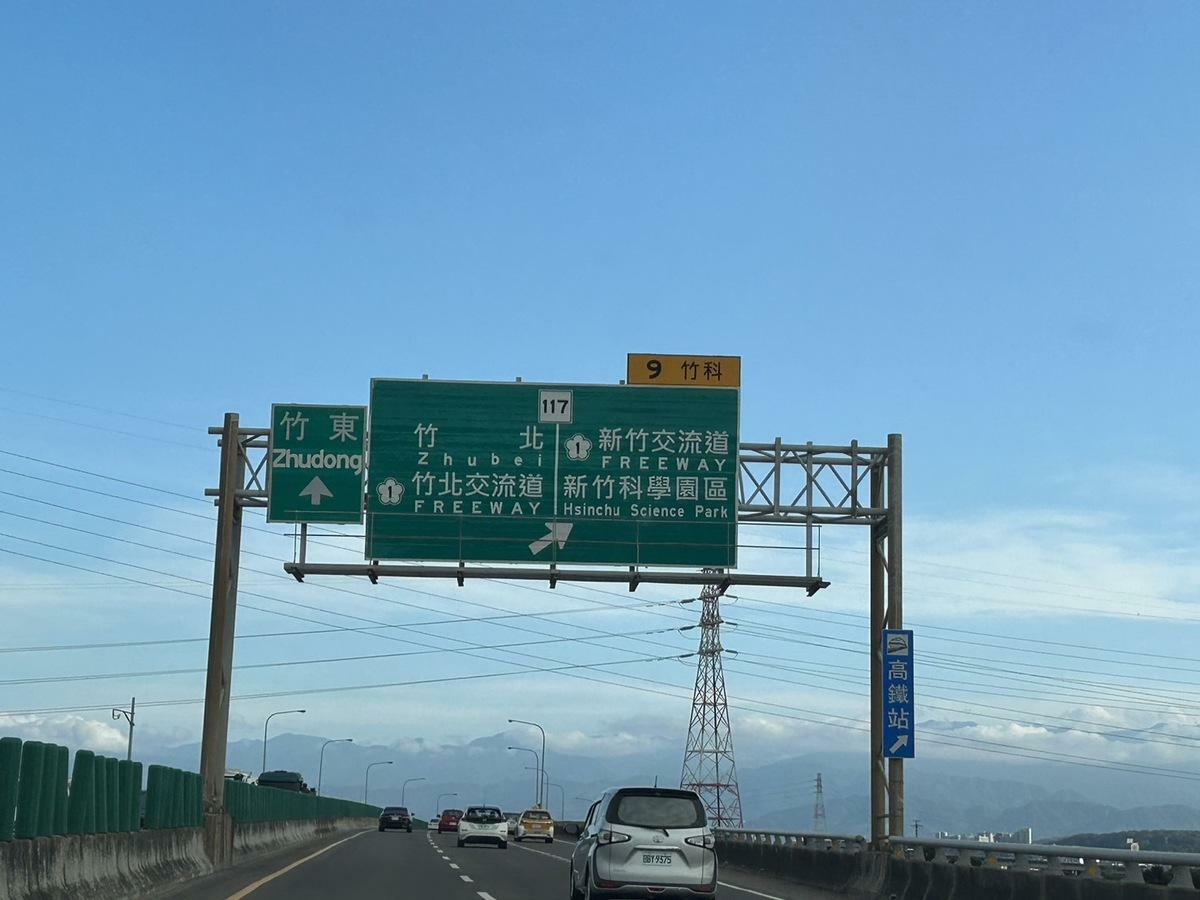 清明連假即將到來，今年清明節連續假期共4天。高速公路局預估國道將有大量返鄉掃墓與出遊車潮。 圖：林岑韋／攝