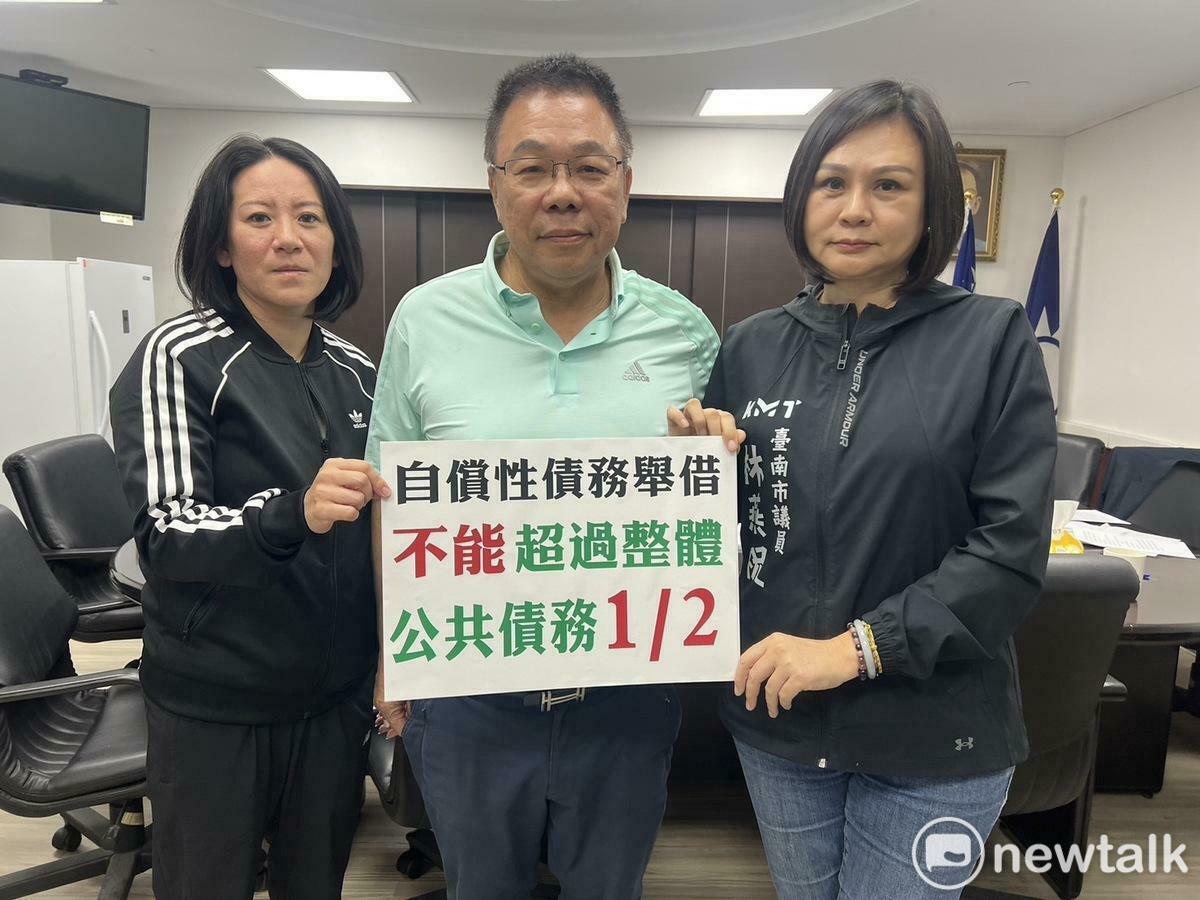 台南市將發行公債來籌措「捷運財源」，市議會國民黨團為防止未來的捷運營運造成財政重大錢坑，要求「自償債務舉借，不能超過整體公共債務1/2」。 圖：黃博郎／攝
