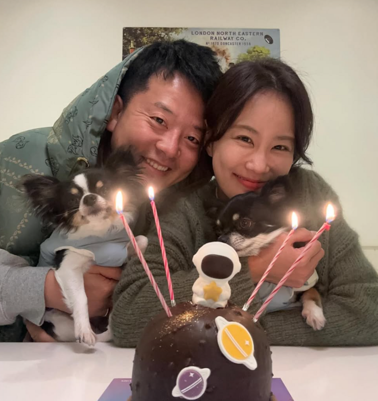 金俊浩近日驚喜宣布，與交往2年的女友金知敏求婚成功的好消息。 圖：翻攝自金知敏IG