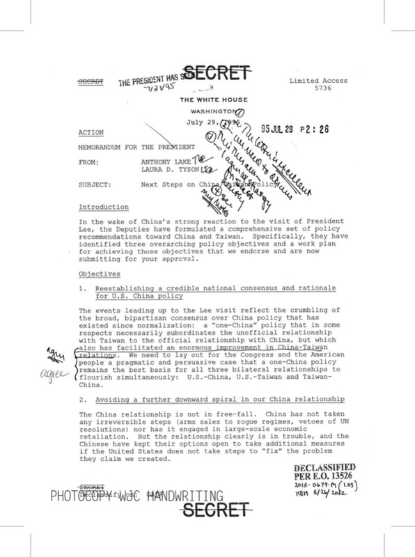 白宮幕僚秘書史頓（Todd D. Stern）致總統柯林頓（William J. Clinton）有關對中國與臺灣政策備忘錄，就因國務卿克里斯多福〔Warren M. Christopher〕將於週二（美東夏令時間星期一）於汶萊會見中國外交部長錢其琛。 圖：國史館提供