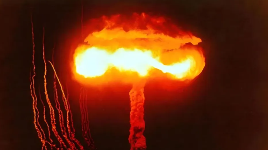 近日美國認真研究，是否有空襲中國並避免爆發核戰爭的方法。 圖：翻攝自矚望雲霄
