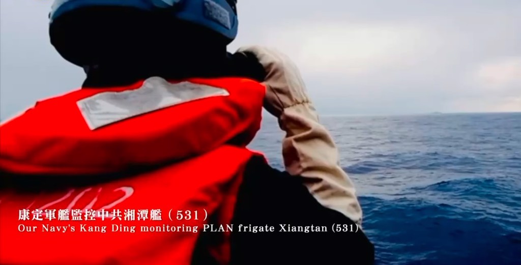 「國防部發言人」臉書發布影片，剪輯海軍艦艇監控解放軍畫面，證實中國對台灣及區域的威脅。 圖：翻攝「臉書」國防部發言人粉絲專頁