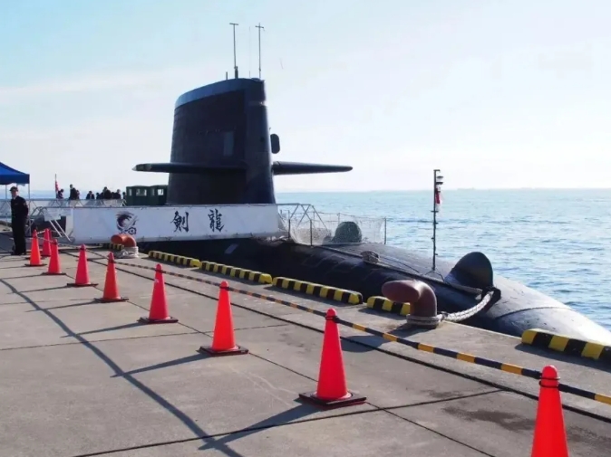 日本海上自衛隊蒼龍級潛艇 SS-504 劍龍號潛艇近日進行了開放參觀。 圖 : 翻攝自《靓艦行處是長城》