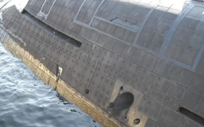 日自衛隊劍龍號潛艦消聲瓦剝落的畫面。 圖 : 翻攝自《靓艦行處是長城》