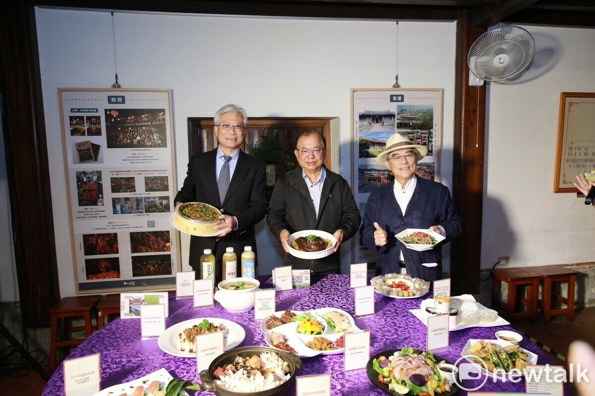在地協會臺中市霧峰文化觀光協會為一同參與盛事，自主發起「霧峰百桌」活動，菜色全是當地的知名餐點。 圖：唐復年/攝