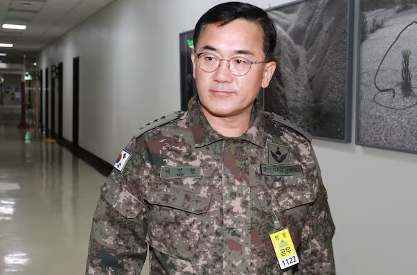 南韓檢方已拘留前國防部長金龍顯，並申請逮捕防諜前司令官呂寅兄，有關呂寅兄的逮捕令將於今日由法院審查。圖為呂寅兄 圖: 擷自X帳號@chosunnews