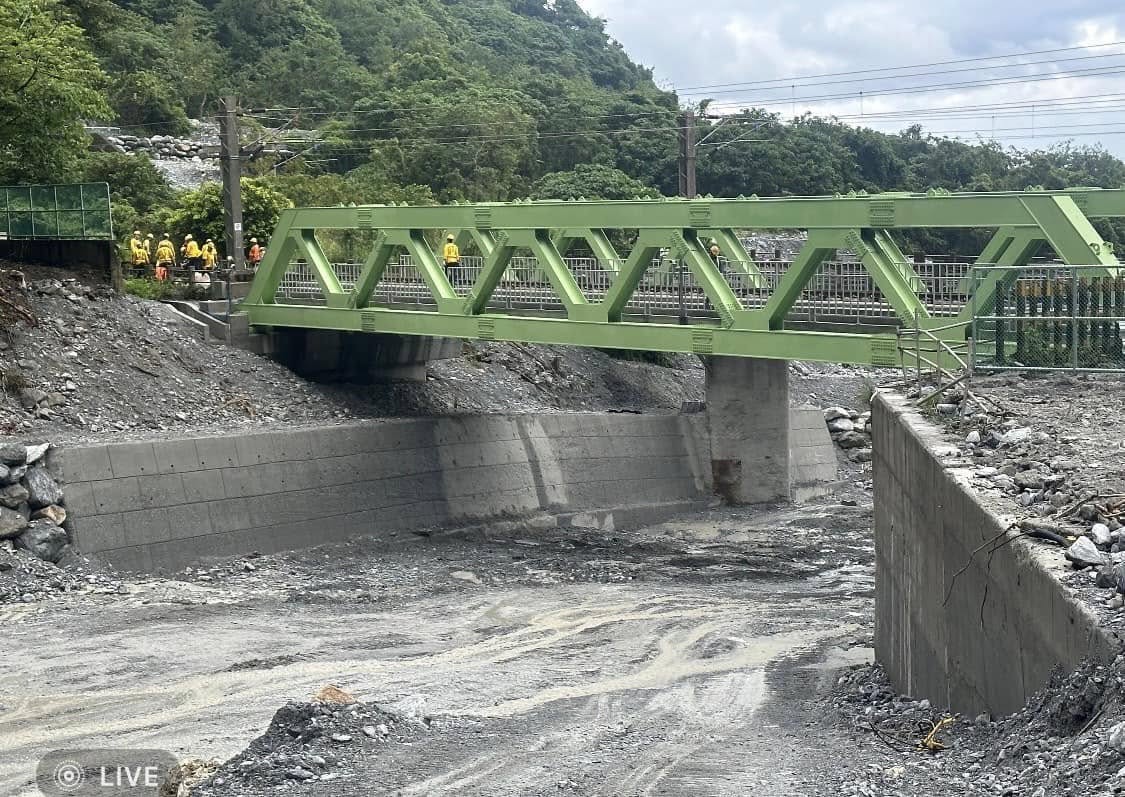 台鐵14日宣布北迴線西正線K53+800小清水溪橋搶修工程完工。 圖：台鐵公司／提供