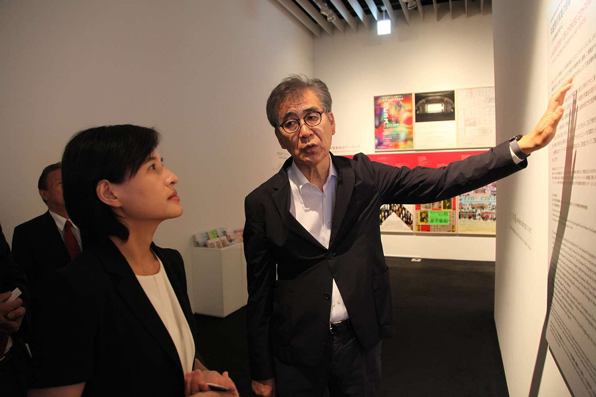 文化部長鄭麗君訪日最後一天特地安排前往看「太陽雨：東南亞當代美術展」 圖：文化部提供