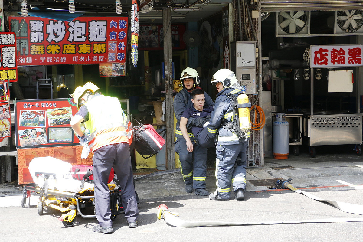 消防局長蕭煥章表示，此次演練重點為加強消防人員熟悉人口密集商圈救災模式，除提升人口密集商圈火災搶救效能，也可保障消防人員的救災安全。 圖：台中市政府提供