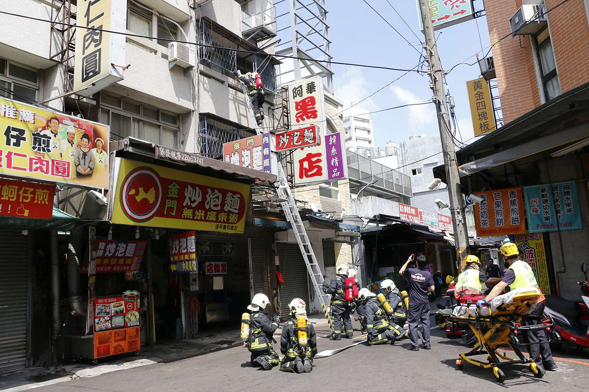 消防局仍呼籲民眾應加強用火、用電的安全使用，提醒商圈應定期檢視消防安全設備是否堪用及液化石油氣使用安全，以期將災害發生的機率降至最低，減少災害發生的損失。 圖：台中市政府/提供